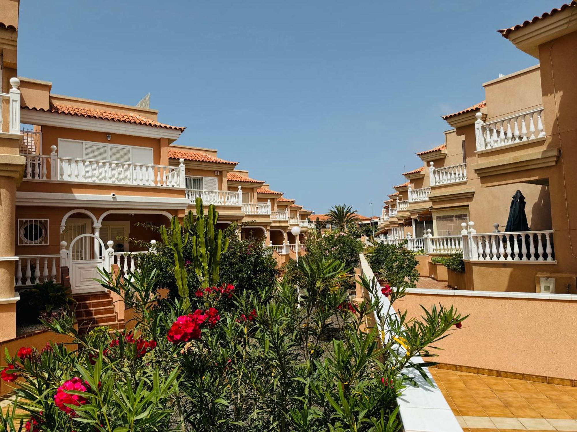 Hugo'S Holiday Apartment In Costa Del Silencio Arona  Exterior foto